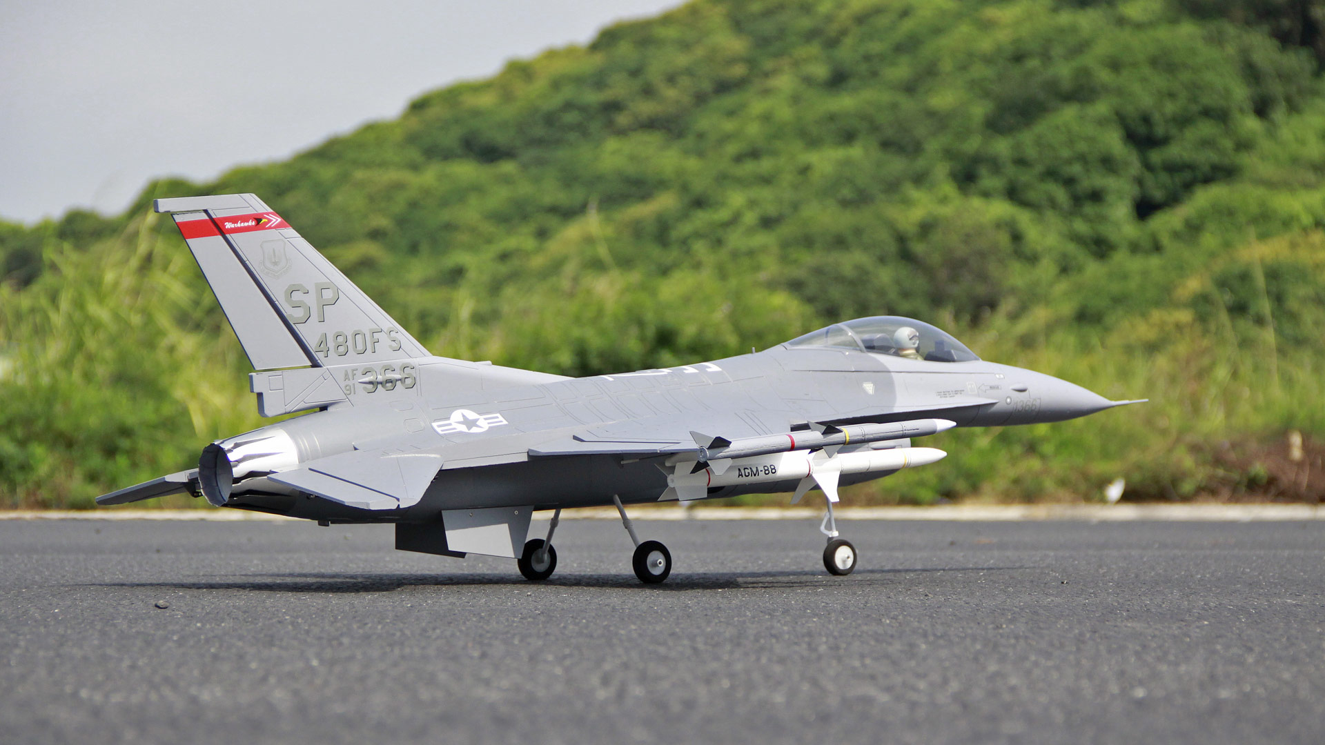 Freewing F-16C V2 70mm EDF PNP (Deluxe Edition)