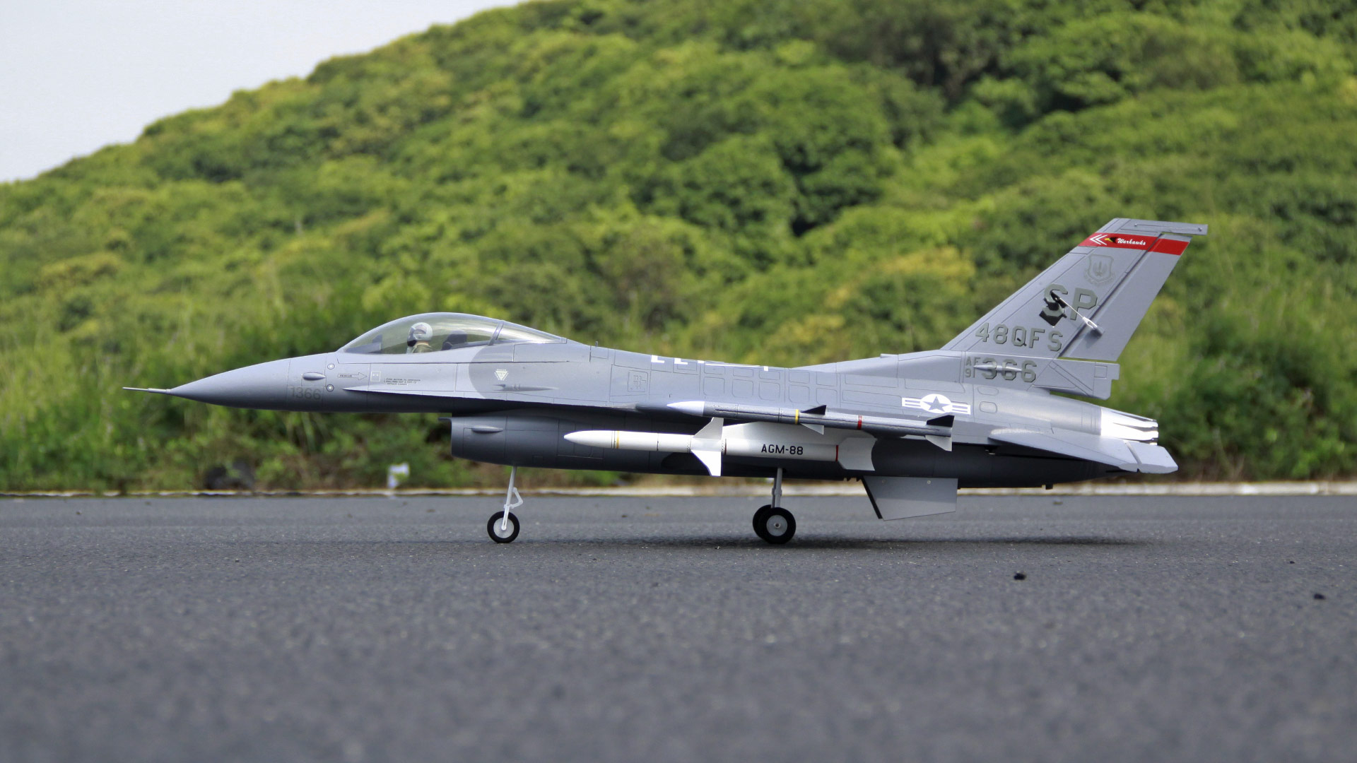 Freewing F-16C V2 70mm EDF PNP (Deluxe Edition)